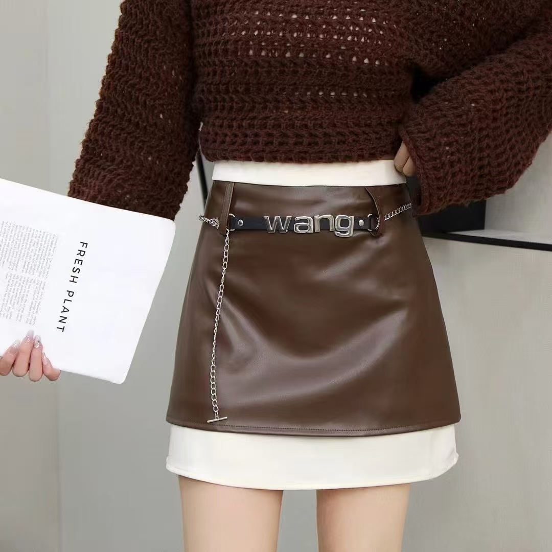 Women's Patchwork Leather Mini Skirt with Letter Chain Belt, High-Waisted Short Skirt, Slimming & Heightening, Edgy Street Style Skirt for Women-