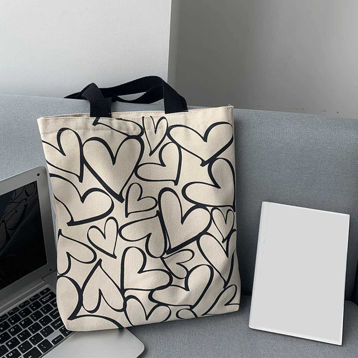 Large capacity commuter bag travel canvas bag Female single shoulder simple love pattern art student canvas bag a bag W251031