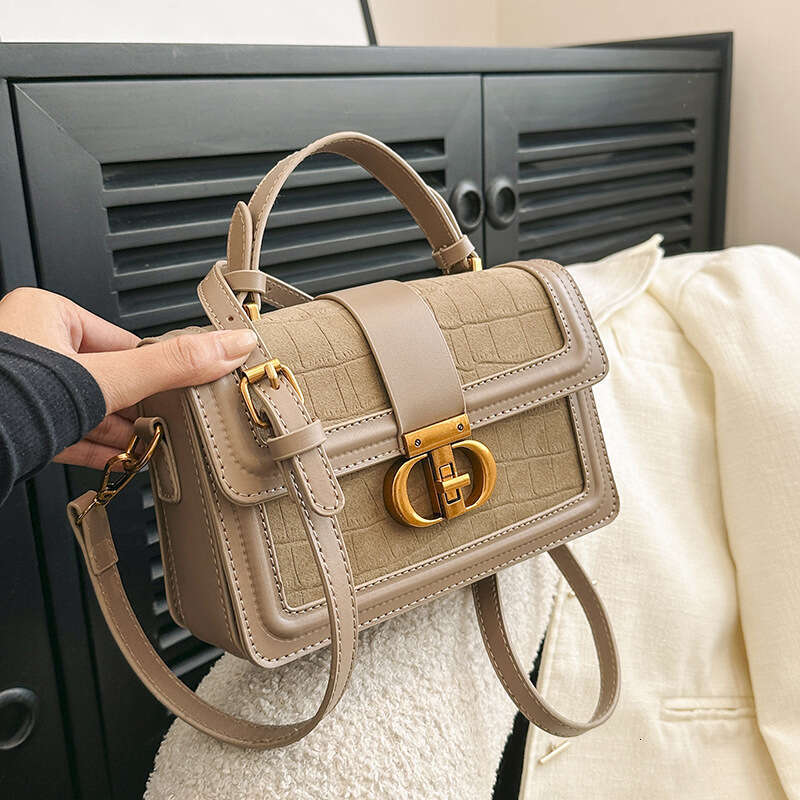 designer bag New Retro Handheld Small Square High-Quality Texture Niche Design Light Luxury Shoulder Bag Wholesale