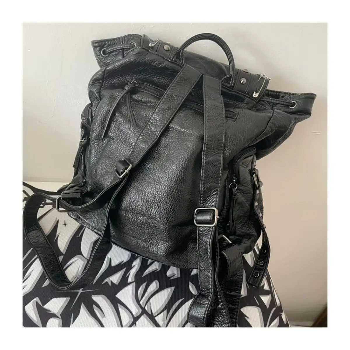 Grunge Rivet black Y2k Backpack Women Gothic Subculture Punk Cross Black Mochila Ladies Vintage Harajuku Backpacks Aesthetic W251031