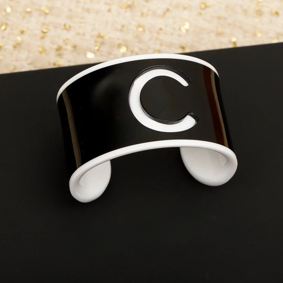 Designer Bracelet with Acrylic Copper Bangle Designer Crystal Letter Bracelets Jewelry Wristband Cuff for Women Trendy Gift Stylish Accessories High Quality