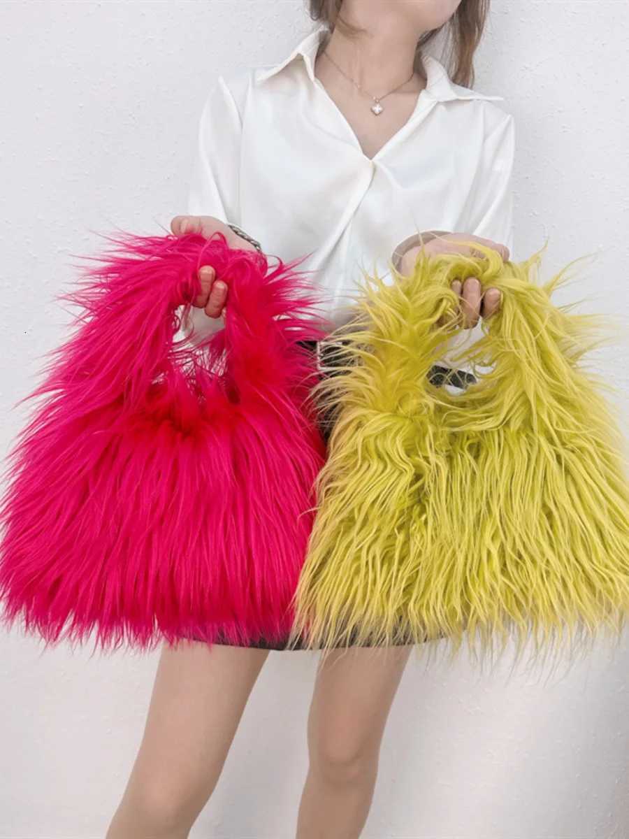 Luxury Fluffy Plush Women Shoulder Bag Soft Faux Fur Bags for Women Overlarge Handbag Winter Puffy Hobo Designer Shopper Tote W251031