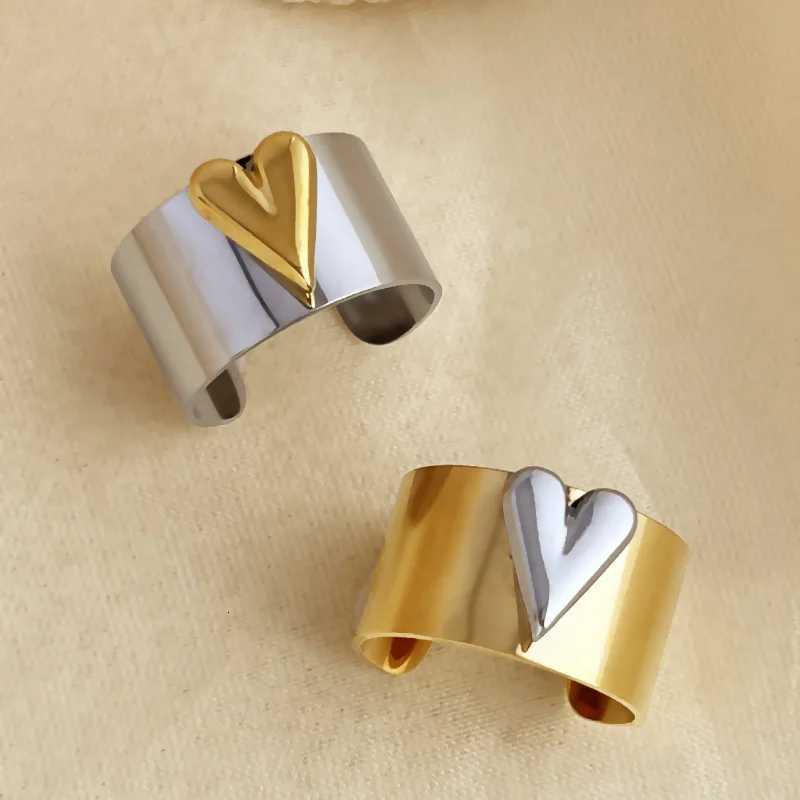 2025 New Design Gold Silver Color Two Tone Metal Heart Stainless Steel Rings for Women Men Trendy Jewelry Valentines Day GiftsXJ251031