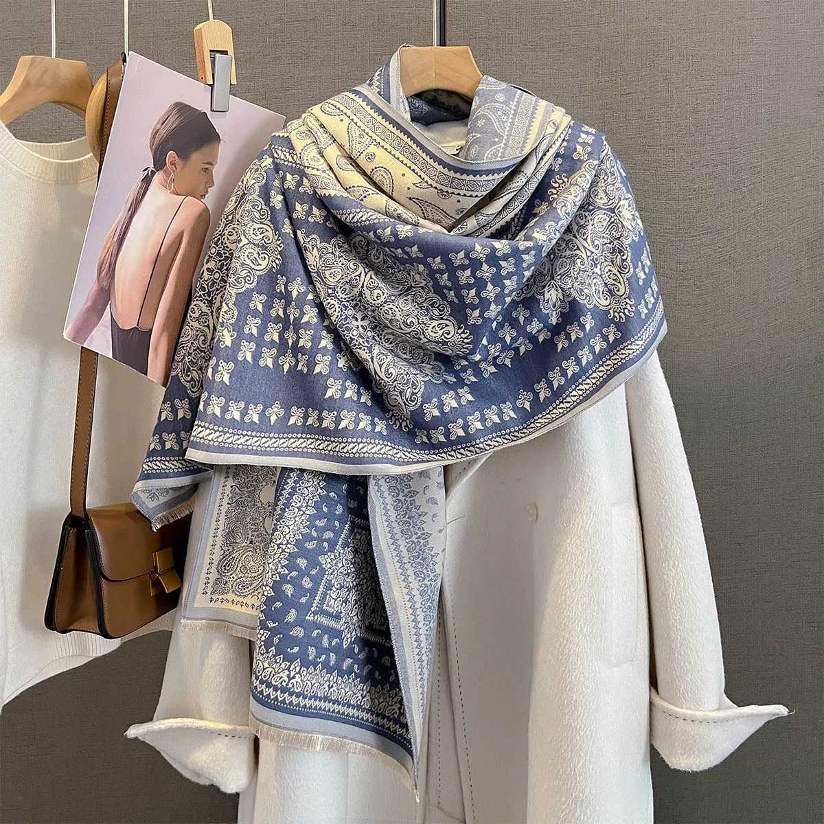 Winter Cashmere Scarf Women Luxury Paisley Print Female Shawl Wrap Elegant Poncho Lady Thick Warm Blanket Gift Echarpe C251031