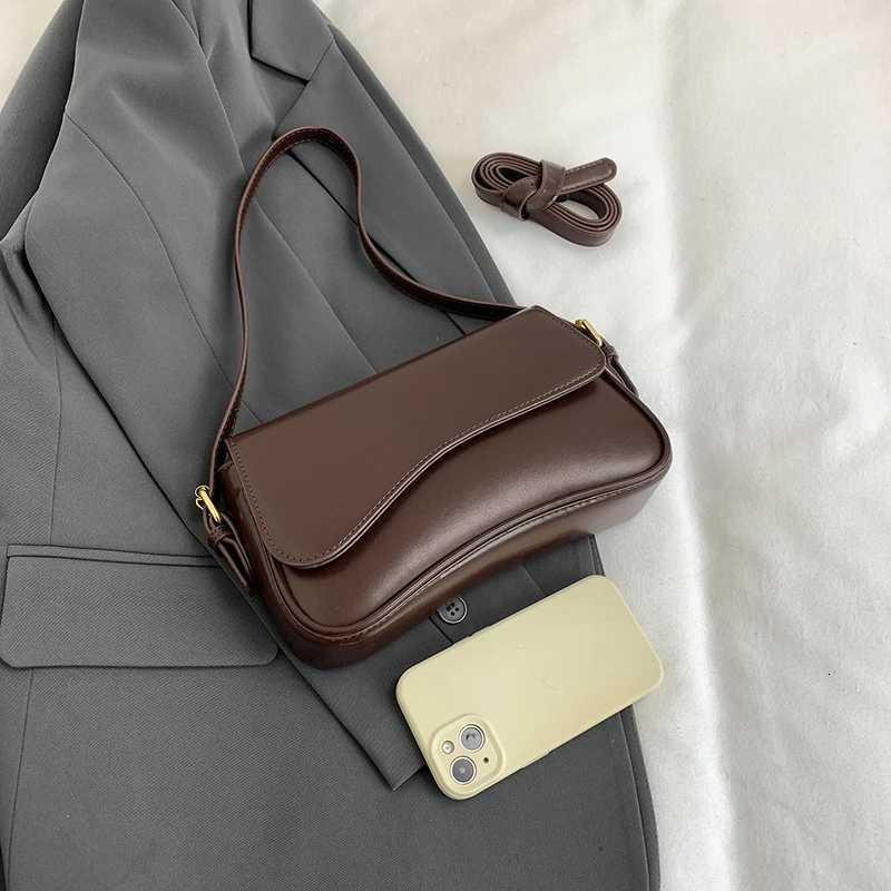 Flip Magnetic Buckle Shoulder Crossbody Bag for Work and Commuting Fashionable and Simple Armpit Small Square Bag Portable AccT251031