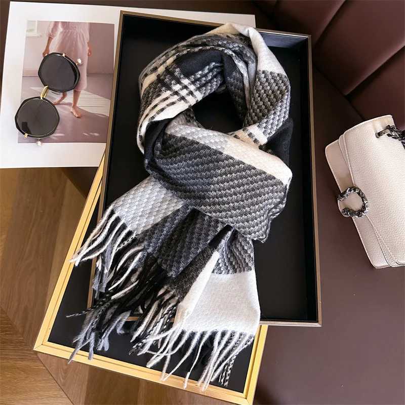 2025 New Vintage Plaid Tassel Scarf Women Imitation Cashmere Thickened Warm Autumn Winter ShAWl WrAP Scarves FoularDW251030