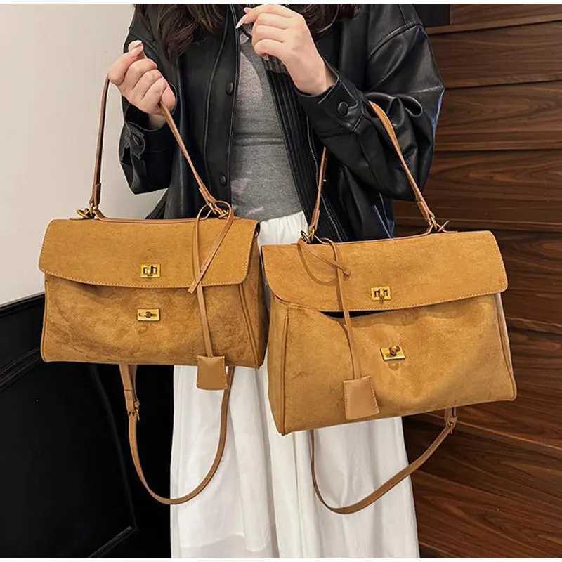 Designer bag Frosted Shoder Bag Luxury Brand Large Capacity Metal Buckle Tote Bag Fi Highend Simple Travel Messenger Handbag Y251029