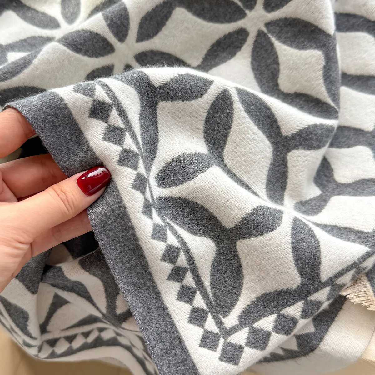 2025 Brand Warm Cashmere Poncho Shawl Scarf Luxury Print Thick Winter Blanket Wraps Bufanda Casual Hijab Stoles Echarpe C251031