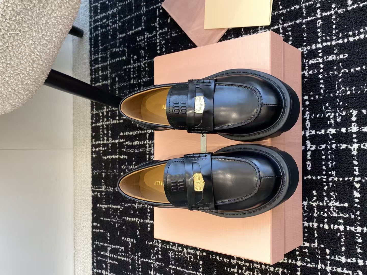 Top quality women's leather belt shoes letter outdoor leisure fashion street photography women's shoes classic dress belt decoration