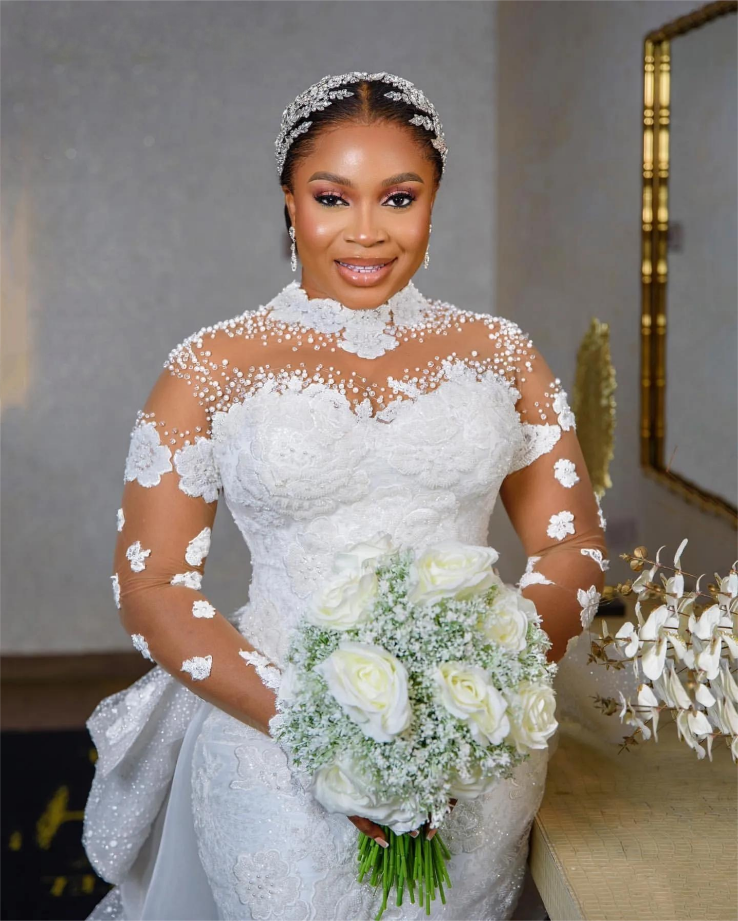 White Lace Beaded Wedding Dress Plus Size Detachable Train Sheer Neck Bridal Gowns Dresses