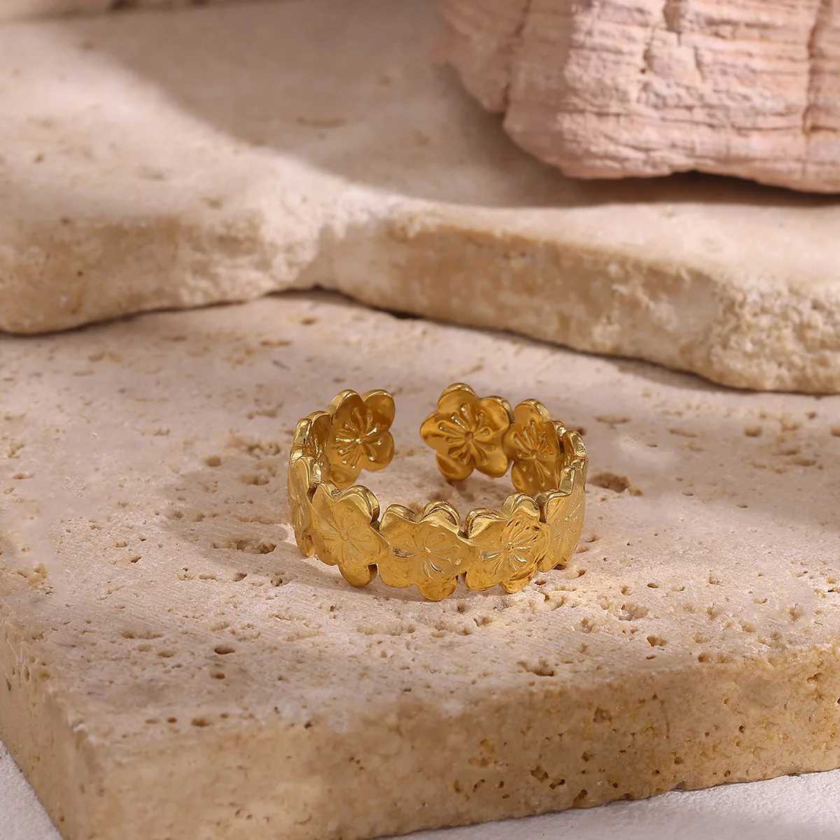 Cherry Blossom Petals Gold Color Rings For Women Geometric Flowers Stainless Steel Sweet Jewelry Accessories Gift Her ChristmasXJ251031