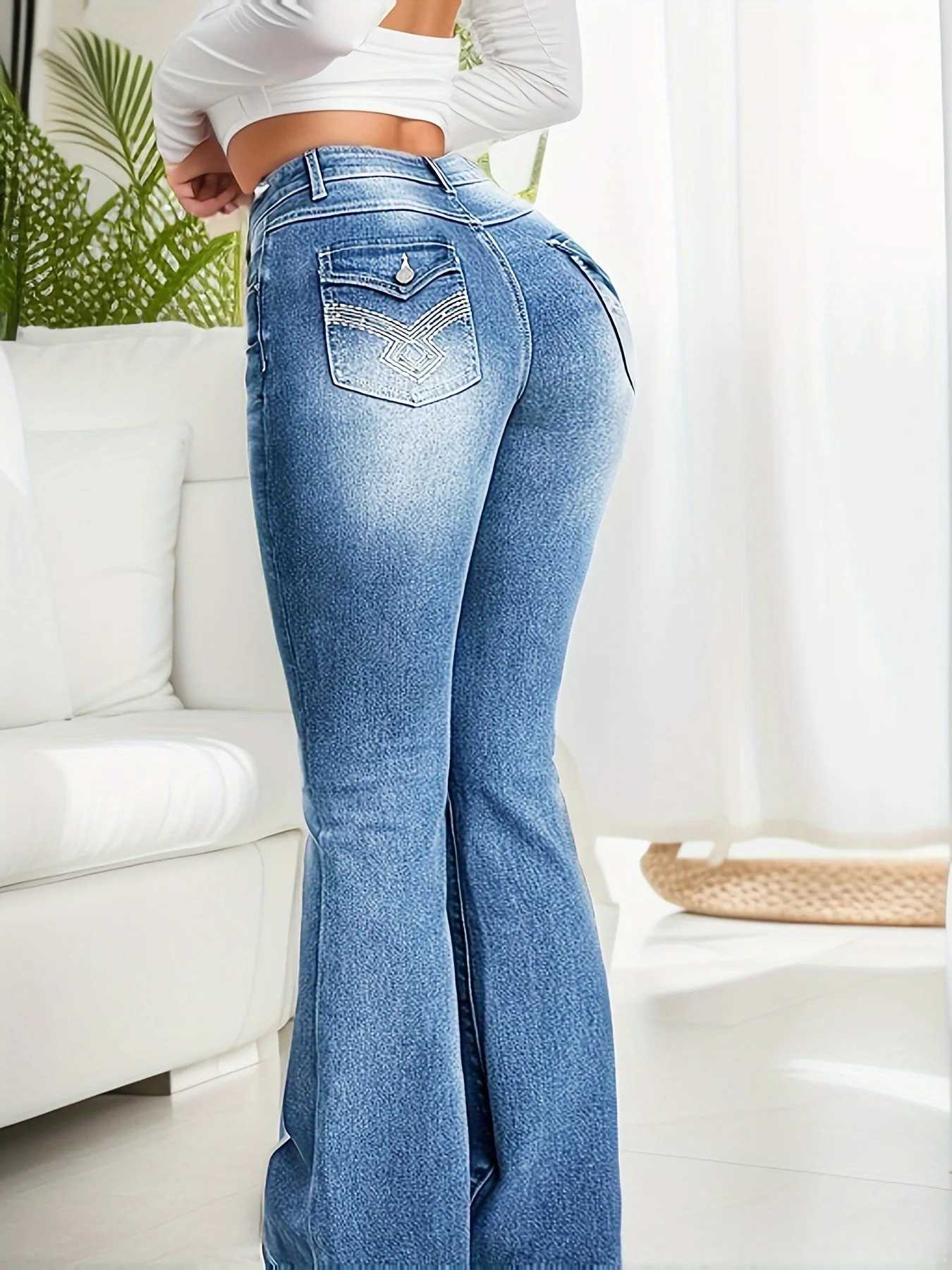 2024 New Womens Stretch Boot Cut Jeans Fashion Slim Fit HipLifting Denim Flared Pants Casual Womens Trousers J251031