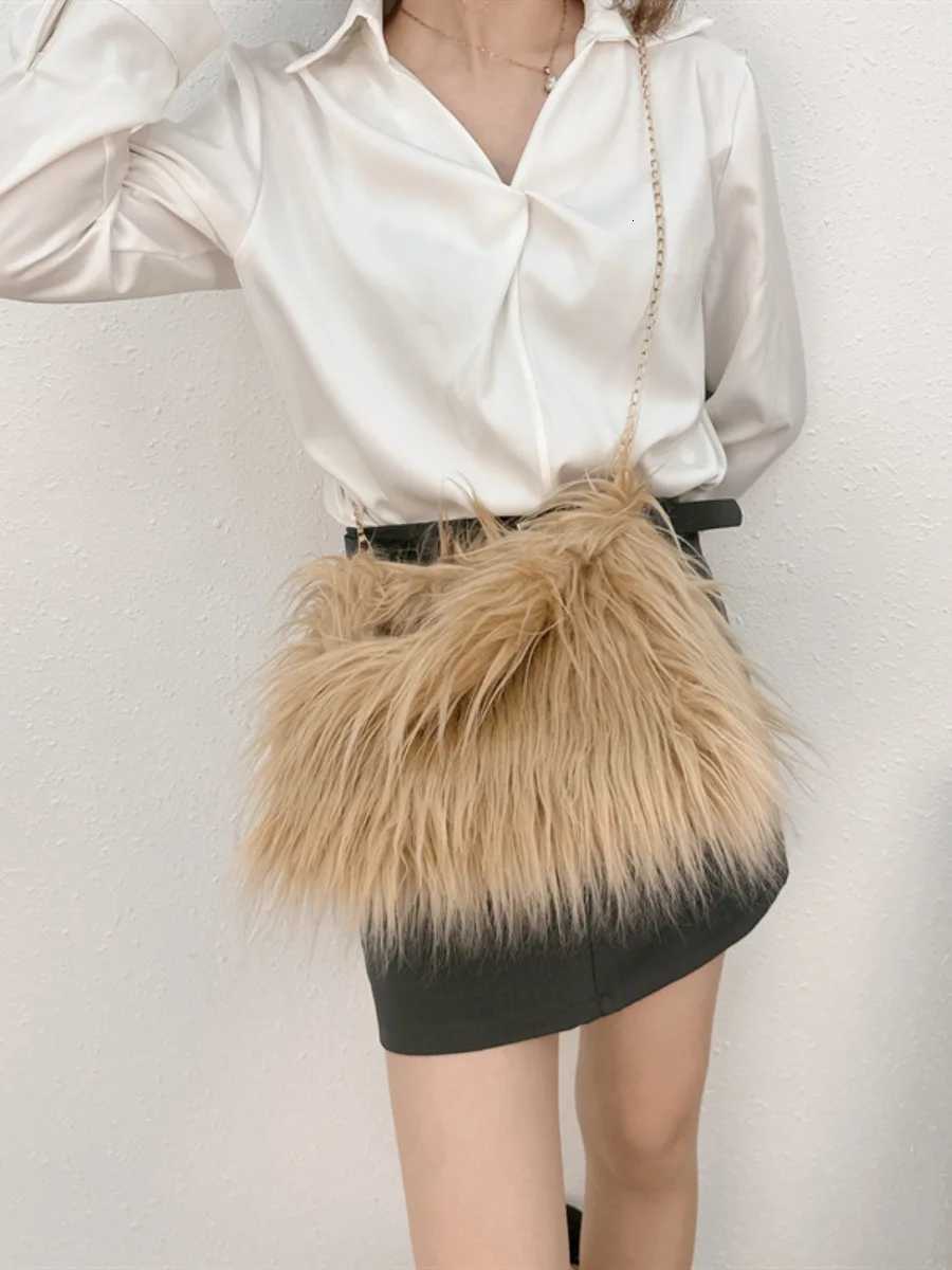 Luxury Fluffy Plush Women Shoulder Bag Soft Faux Fur Bags for Women Overlarge Handbag Winter Puffy Hobo Designer Shopper Tote W251031