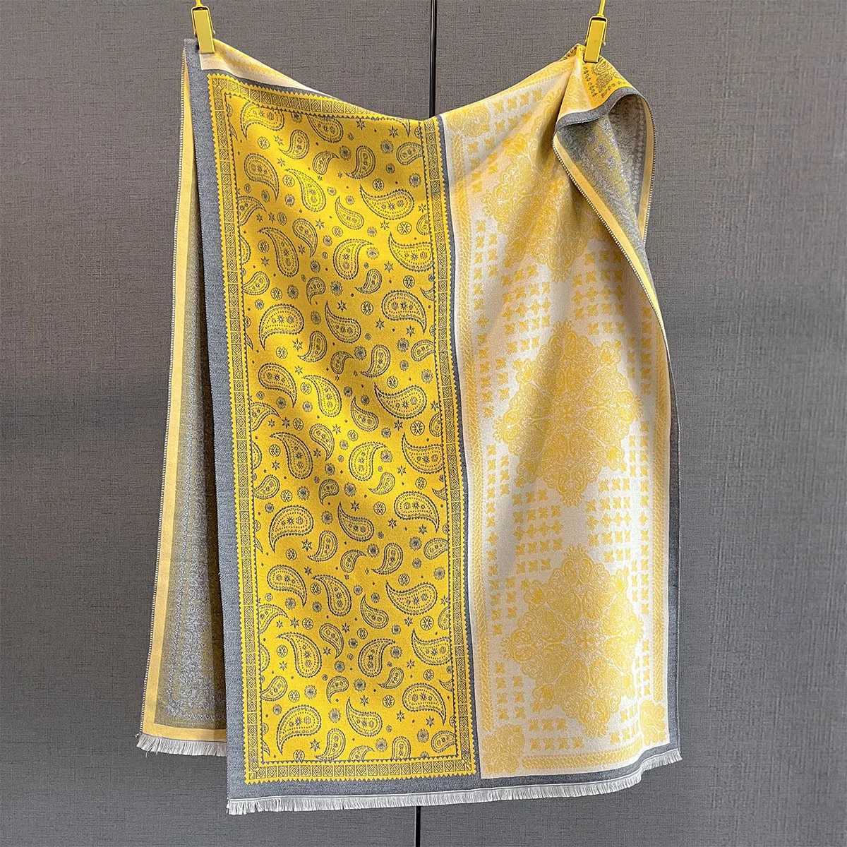 Winter Cashmere Scarf Women Luxury Paisley Print Female Shawl Wrap Elegant Poncho Lady Thick Warm Blanket Gift Echarpe C251031