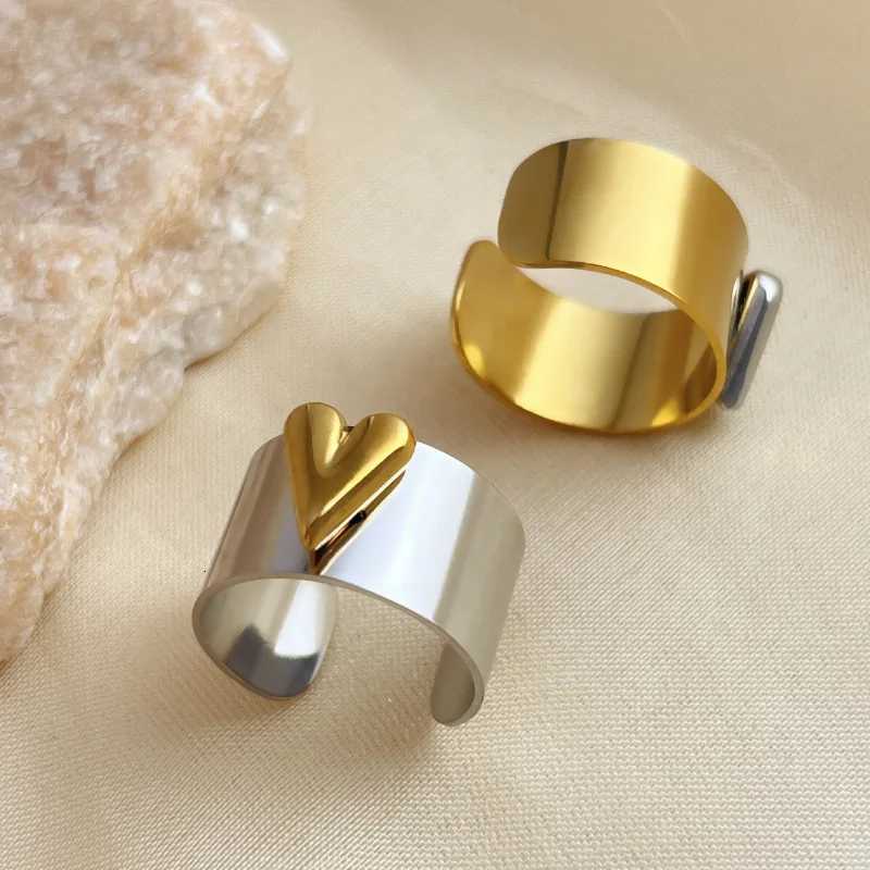 2025 New Design Gold Silver Color Two Tone Metal Heart Stainless Steel Rings for Women Men Trendy Jewelry Valentines Day GiftsXJ251031
