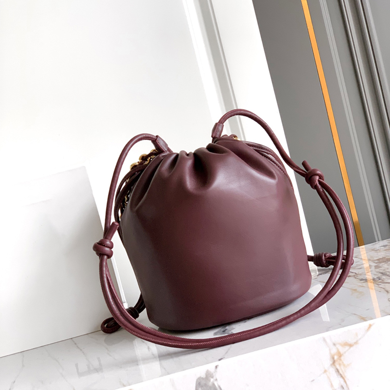 Luxury Bag designer Bag Chic Retro-Inspired Ladies' Backpack Premium Quality Leather Fabricated Bucket Tote Ideal for Work Timeless Sophisticatio