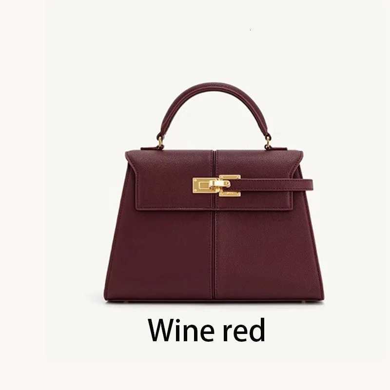2025 FAshion Leather women carrying bags soft trapezoidal singleshoulder crossbody bags handbagsXJ251031