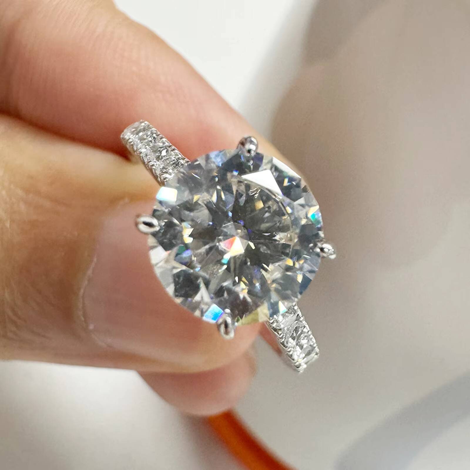 Luxury Wedding 1ct 2ct 925 Silver White Gold Plated OvalRadiant Cut VVS Lab Grown Moissanite Diamond Engagement Ring for Women