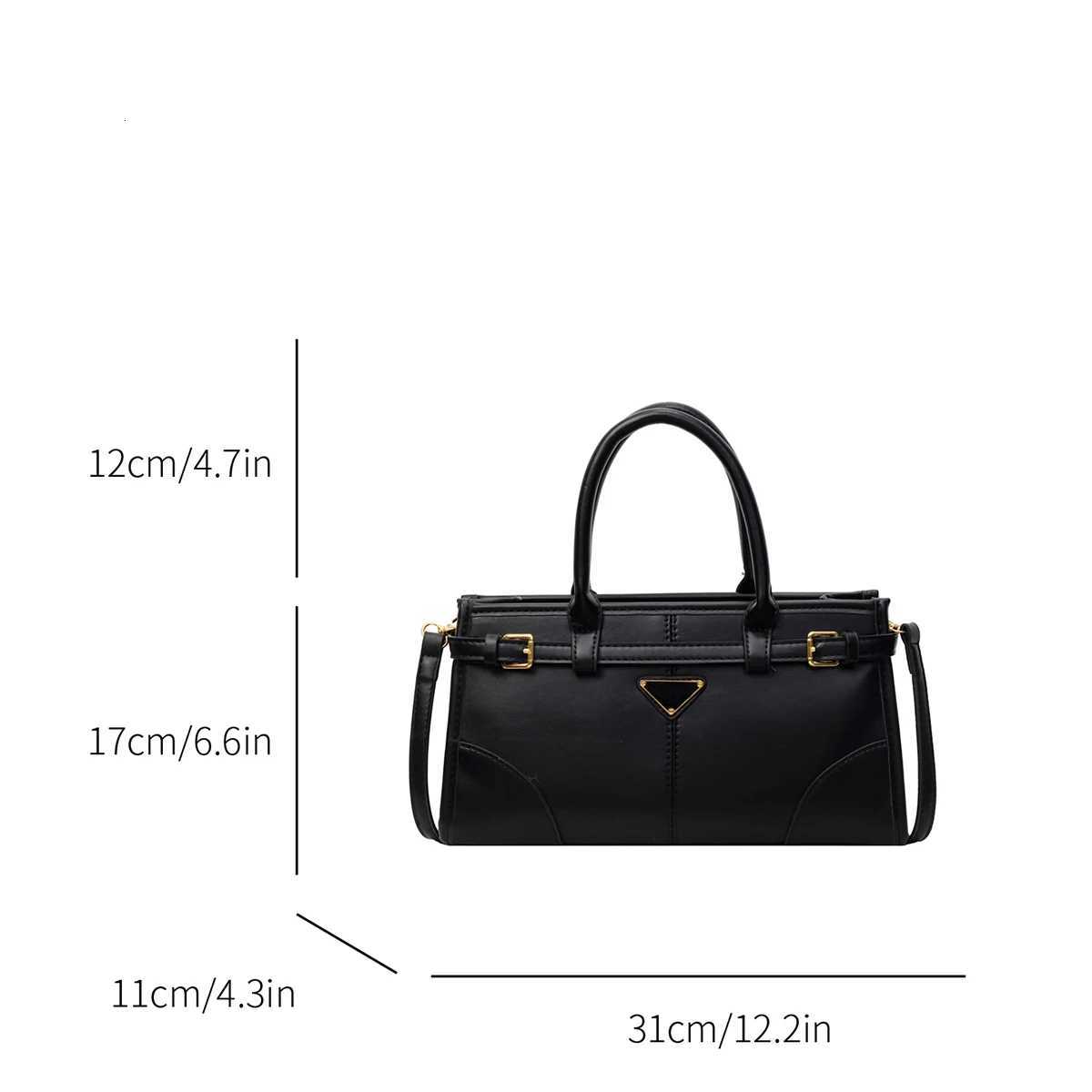 Modern Triangle Crossbody Bag PU Leather Quilted Purse Large Capacity Zipper Closure Adjustable Strap Wen Daily Cmute H251031