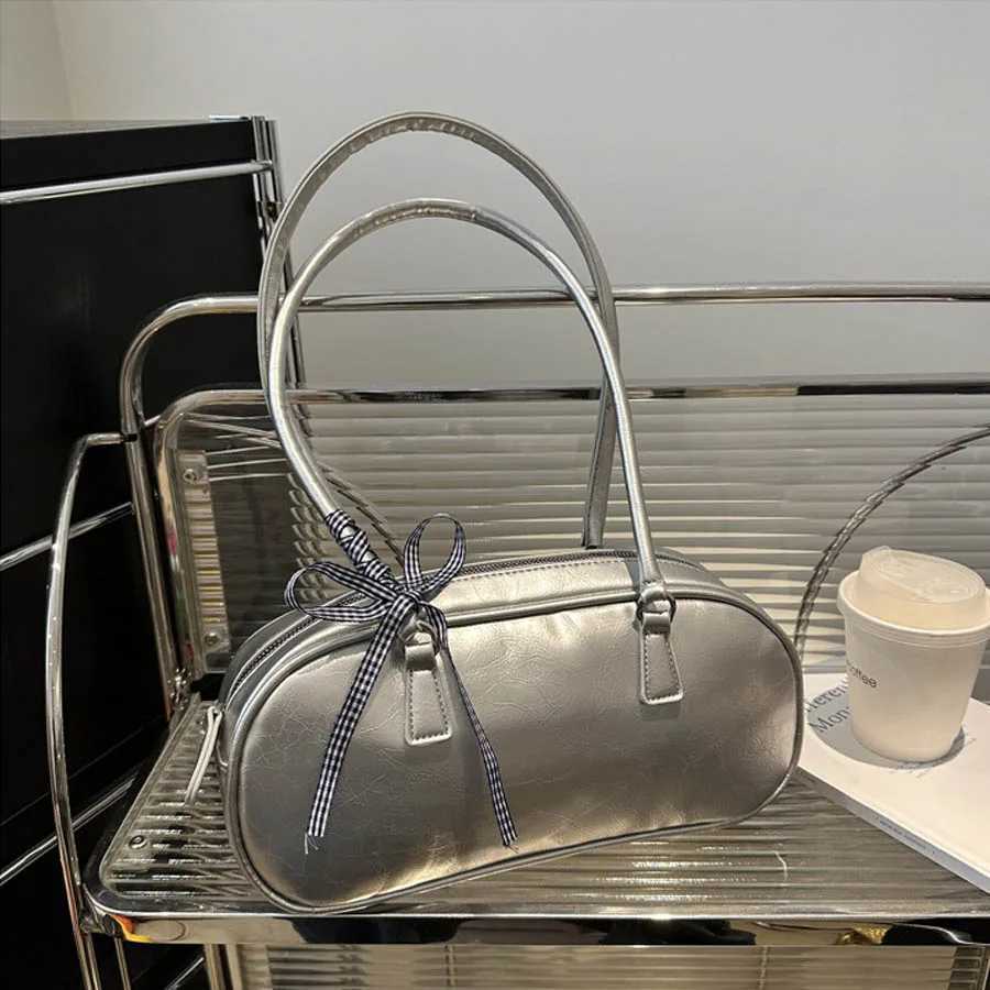 Large Capacity Silver Bag Women Portable Pillow Bag AllMatch Shoulder Underarm Bag Womens Handbag Casual Boston Commuting BagsT251031