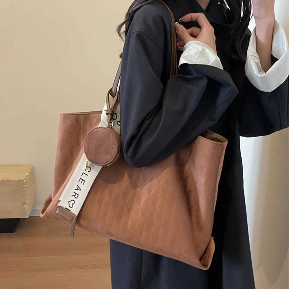 Designer bag Wen Large Capacity Totes 2025 New Frosted Suede Leather Plaid Shoder Bags Versatile Casual Travel Cmuter Tote Bag Y251029