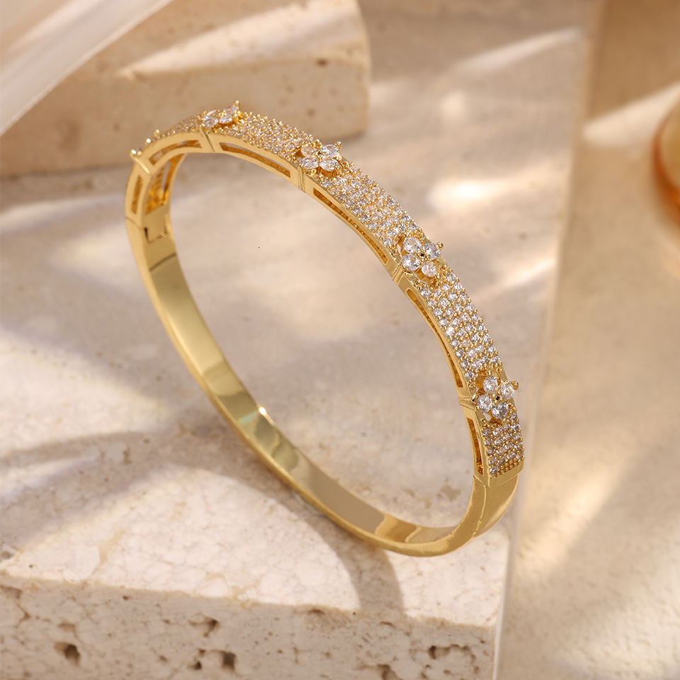 Luxury Full Shiny CZ Four-leaf Flower Designd Open Bracelet for Women Premium Wedding Party Jewelry Birthday Gift ddmytues