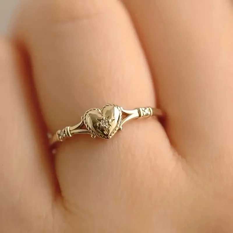 Huitan Gold Color Heart Rings with Shiny Cubic Zirconia for Women Delicate Wedding Band Accessories Trendy Engagement JewelryXJ251031