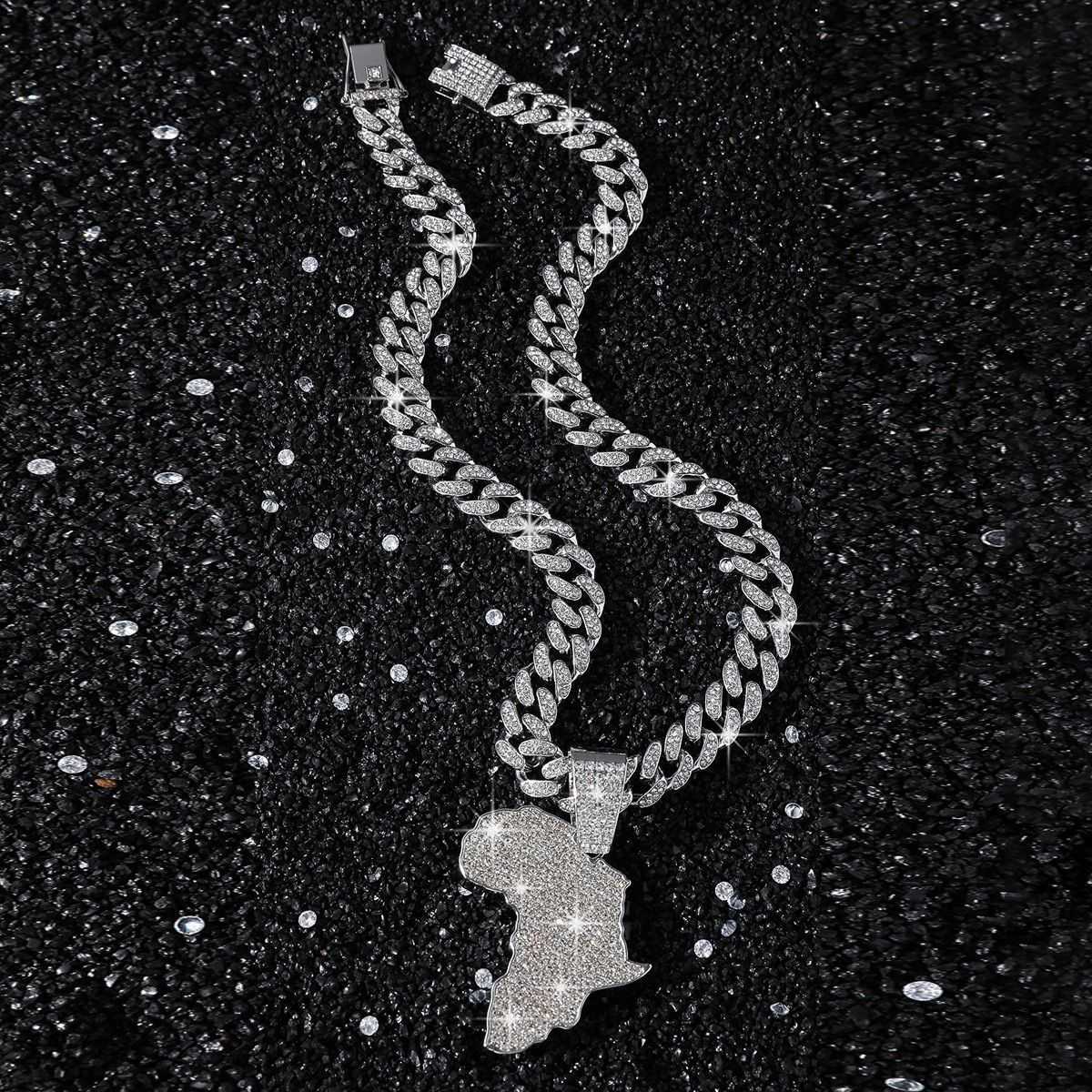 Mens and Womens Hip Hop Ice Out Africa Sparkling Map Pendant Necklace with 13mm Cuban Chain Hip Hop Necklace Fashionable Charm Jewelry Y250329
