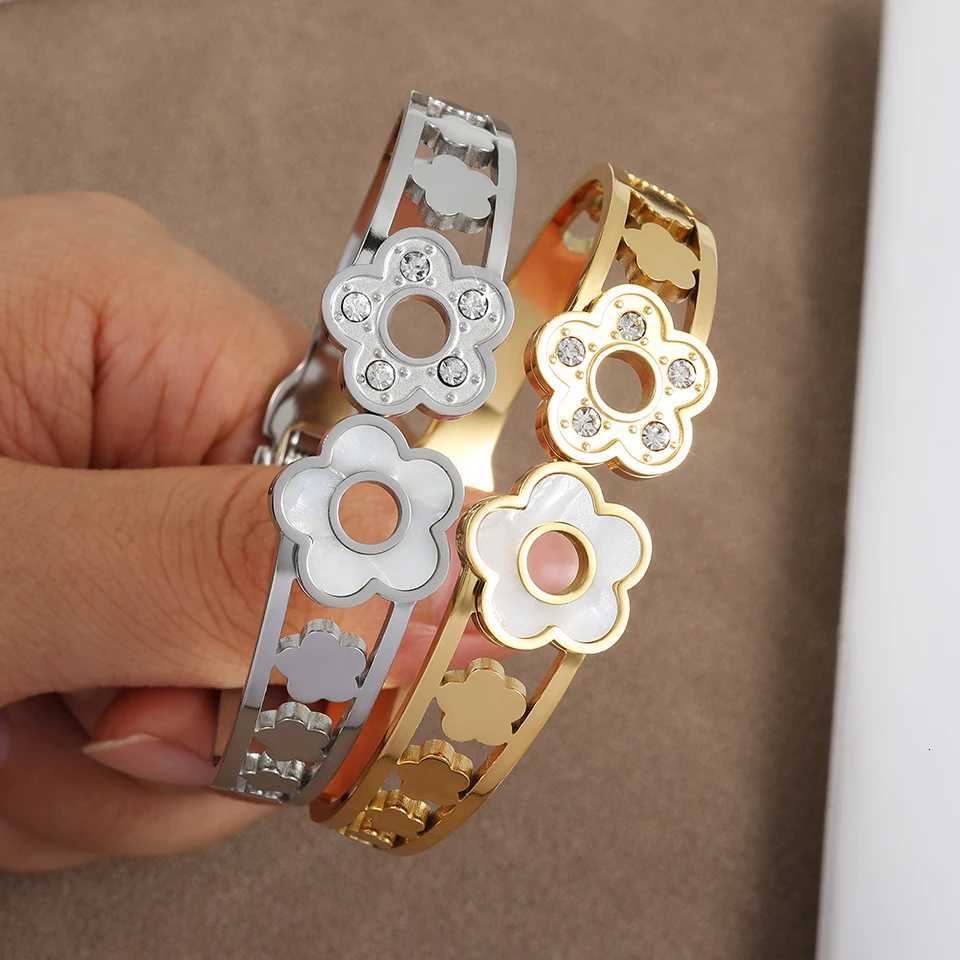 Luxury Engraved HTPWE Bracelets Set: A Timeless Pairing of Love Symbols Adorned with Precious Stones