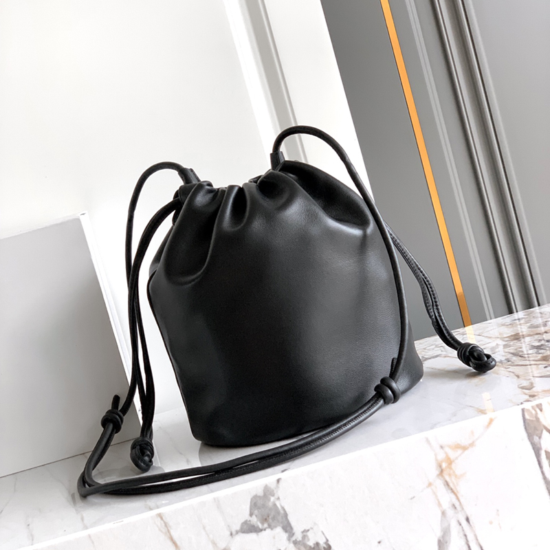 Designer bag Genuine Leather chain drawstring bucket bag multi-color light luxury niche retro design versatile for commute Fashionable Commuting Versa