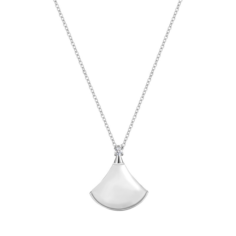 Silver Chain Necklace With Mother - of - Pearl Fan Pendant & Diamond Accents Elegant & Luxurious Jewelry Gift For Her High - Quality And Timeless Acce