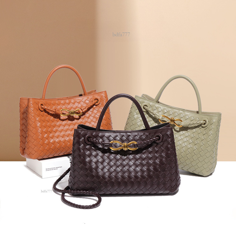 Designer Handbag Light High-quality Horizontal Women's Bag Fully Handwoven Handheld Tote Bag Commuter Shoulder Crossbody Bag Bag Small Square Bag