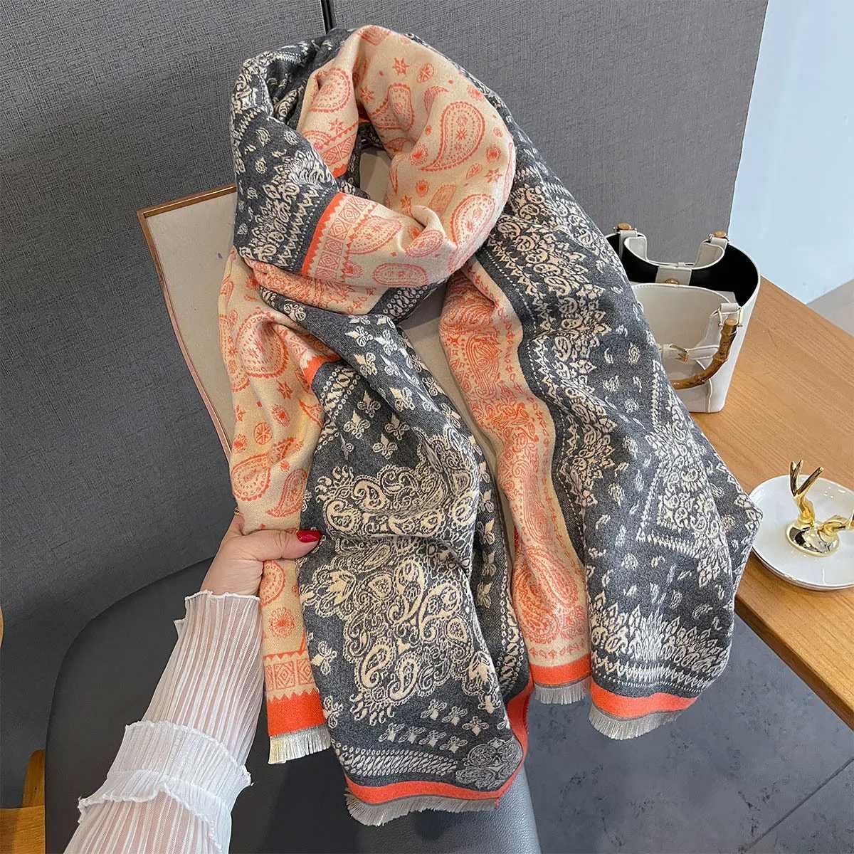 Winter Cashmere Scarf Women Luxury Paisley Print Female Shawl Wrap Elegant Poncho Lady Thick Warm Blanket Gift Echarpe C251031