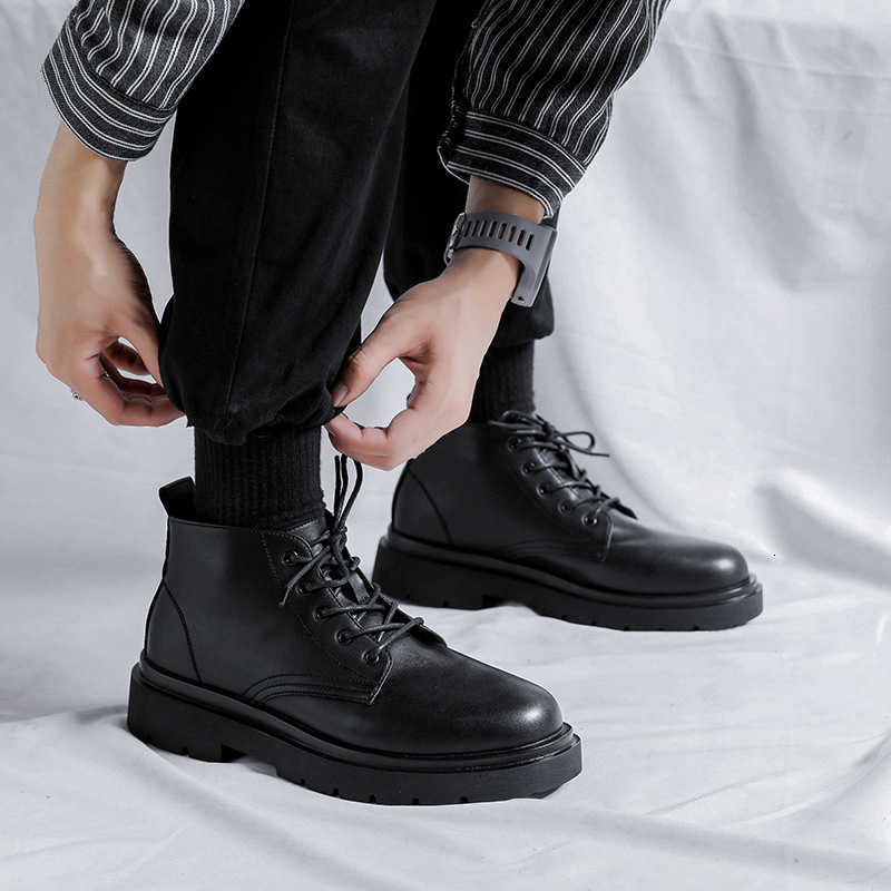 Black mid-calf Martin boots for men, stylish and cool for autumn, British motorcycle style, INS leather shoes, Hong Kong style couple work boots.