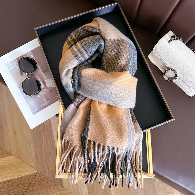 2025 New Vintage Plaid Tassel Scarf Women Imitation Cashmere Thickened Warm Autumn Winter ShAWl WrAP Scarves FoularDW251030