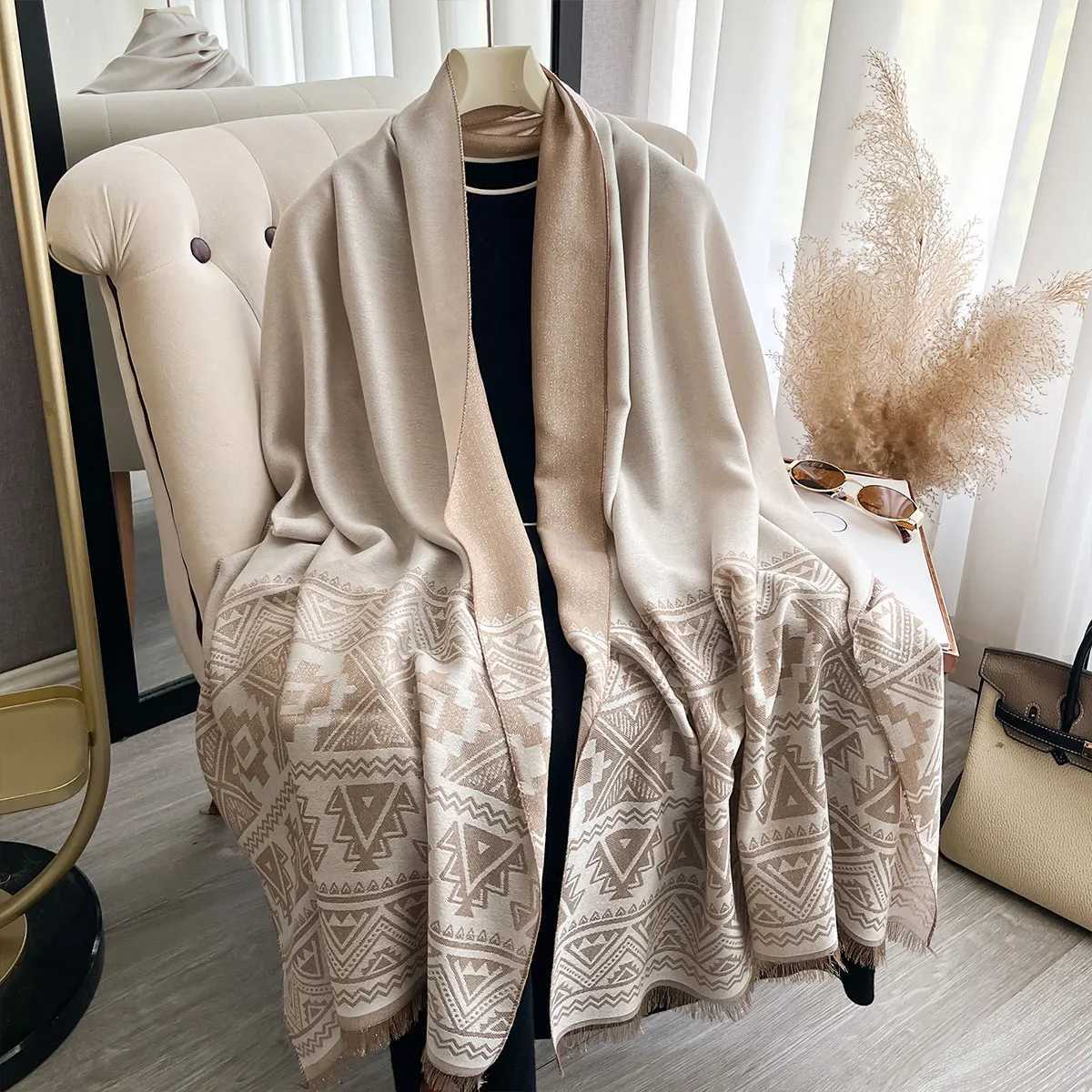 New Elegant Ladies Muslim Hijab Golden Thread long Scarf With Spring and Autumn Coldproof Scarf Decoration Shawl Wrap Headscarf C251031