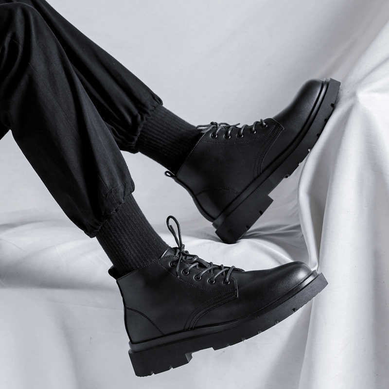 Black mid-calf Martin boots for men, stylish and cool for autumn, British motorcycle style, INS leather shoes, Hong Kong style couple work boots.