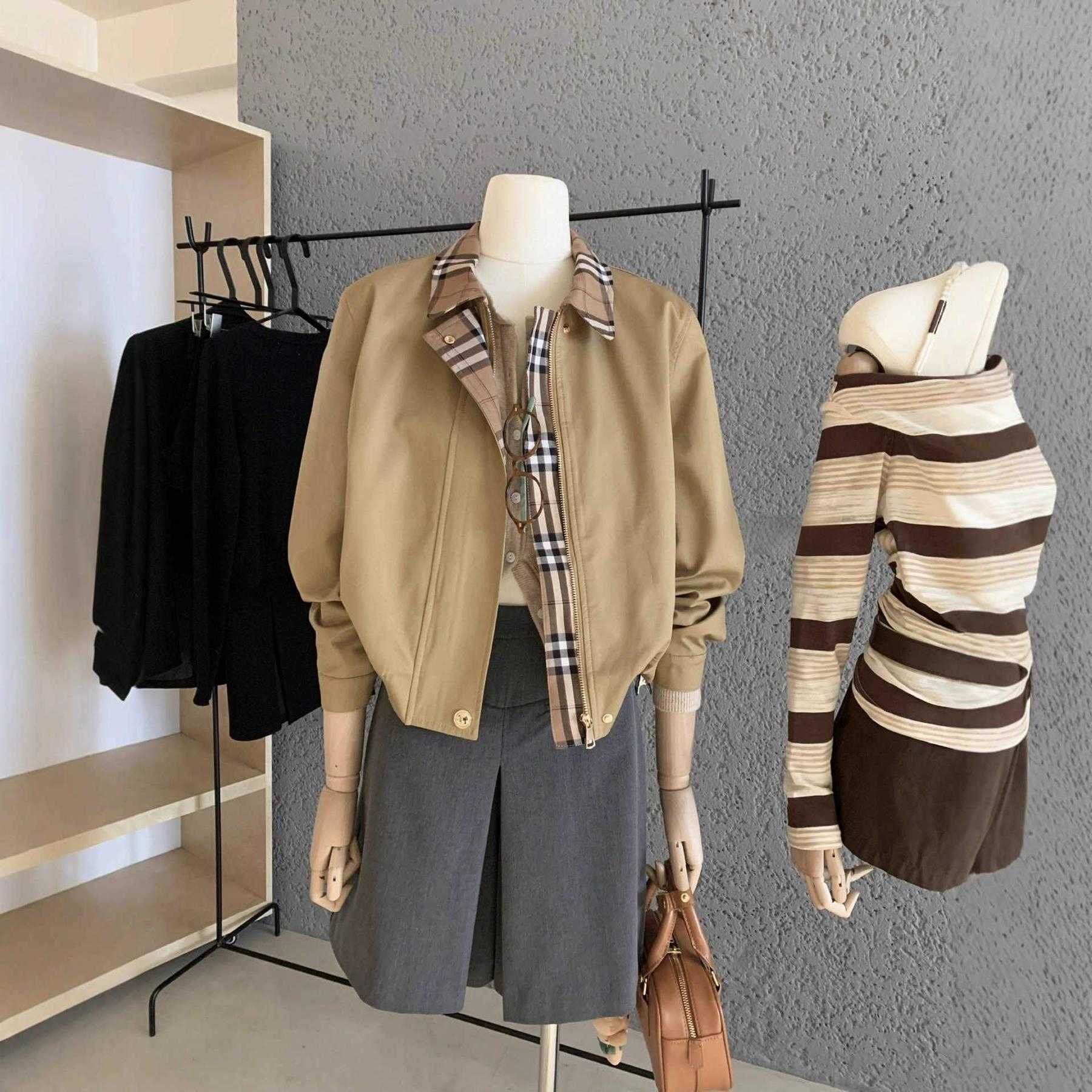 Chic Womens Lightweight Outerwear Modern Style with Stand-Up Lapel Designer