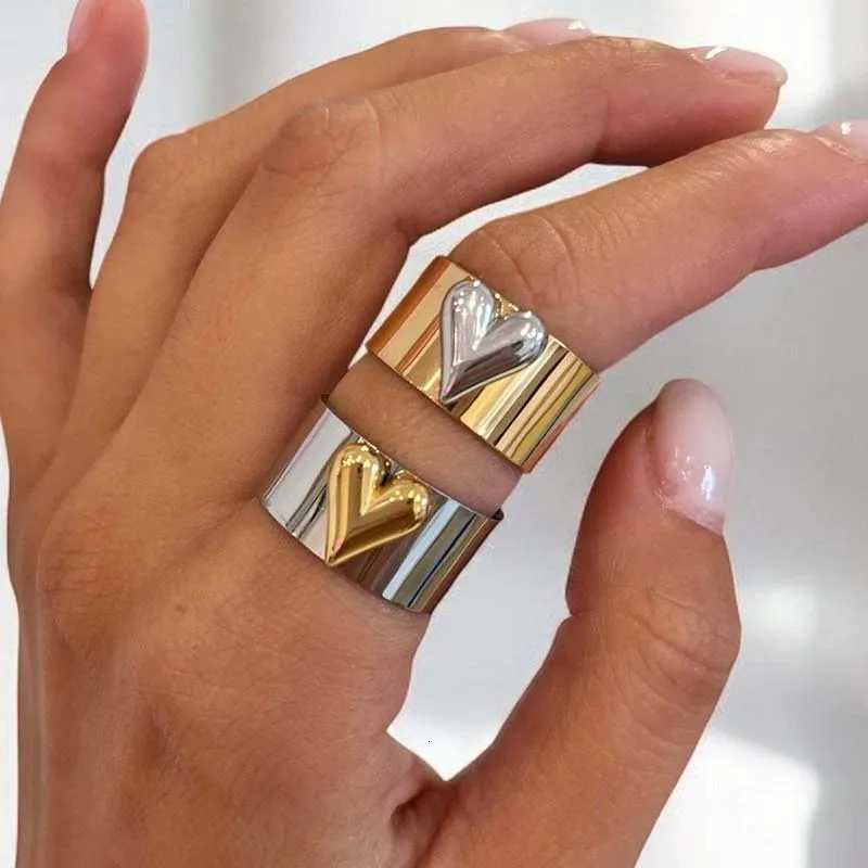 2025 New Design Gold Silver Color Two Tone Metal Heart Stainless Steel Rings for Women Men Trendy Jewelry Valentines Day GiftsXJ251031