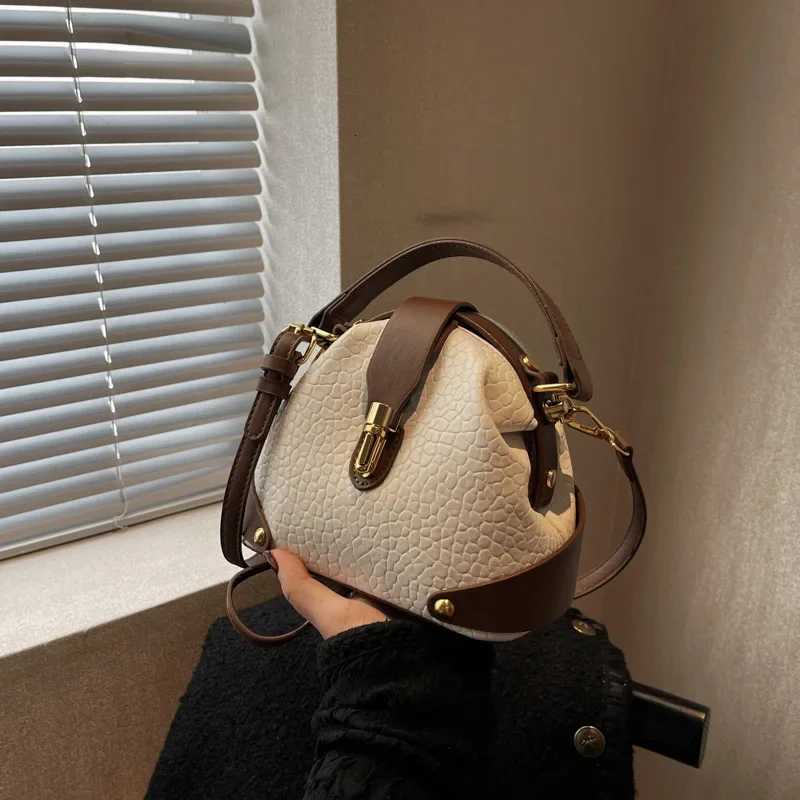 Designer 2025 New Wens Niche Leisure Bag Internet Celebrity Style Fi Versatile Simple Texture Portable ShoderMessenger1 Y251120