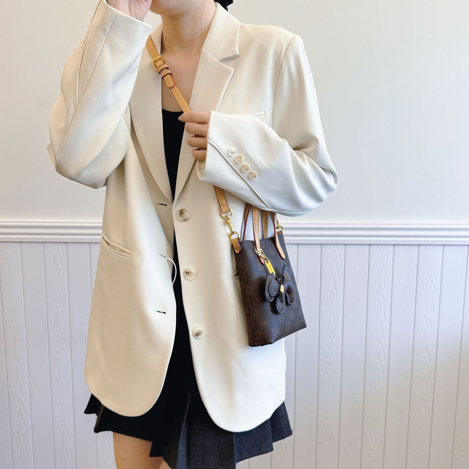 Luxury designer bag, designer crossbody bag, handbag, high quality, shoulder bag, hobo bag, purse, crossbody, designer, women's bag.