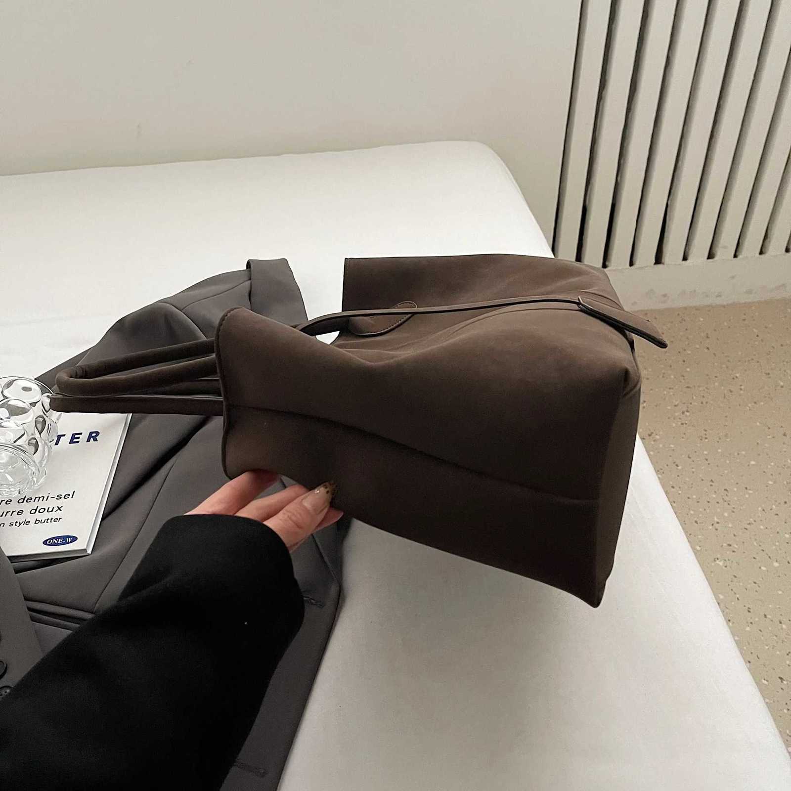 Elegant Faux Suede Handbags Women England Style Solid Casual Totes Large Capacity Designer Shoulder Bags Lady Retro Female Bags W251031