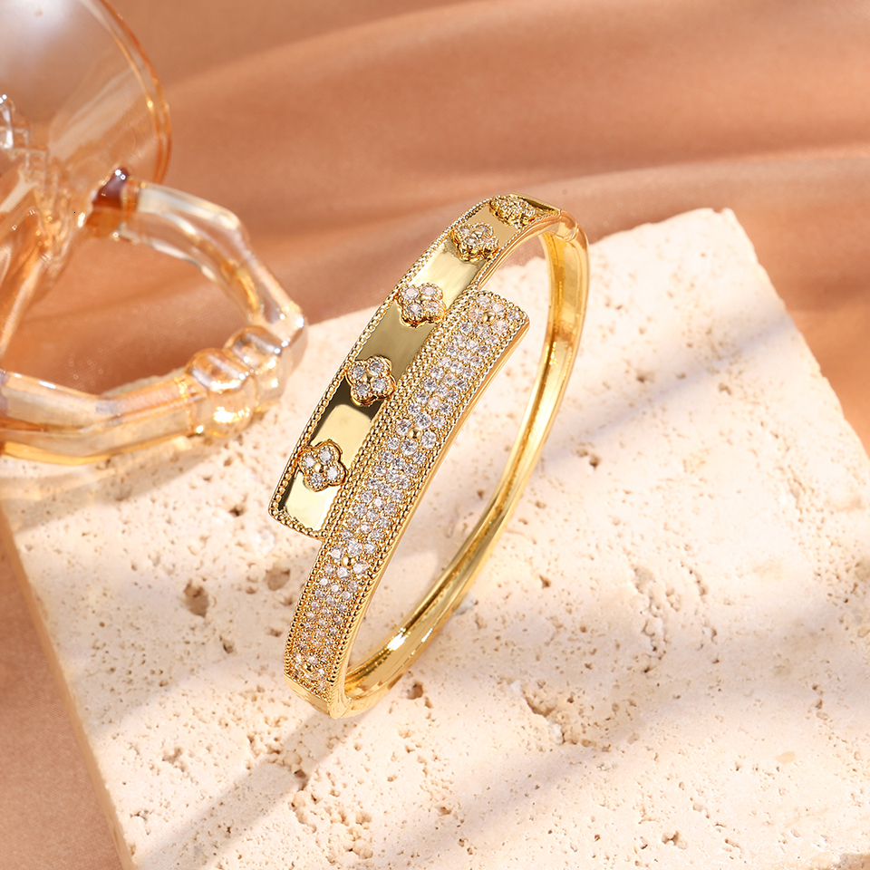 Luxury Full Shiny CZ Four-leaf Flower Designd Open Bracelet for Women Premium Wedding Party Jewelry Birthday Gift ddmytues
