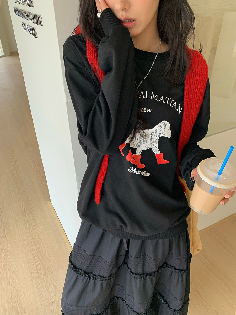 M5278 Youthful Dog Print Sweatshirt for Women