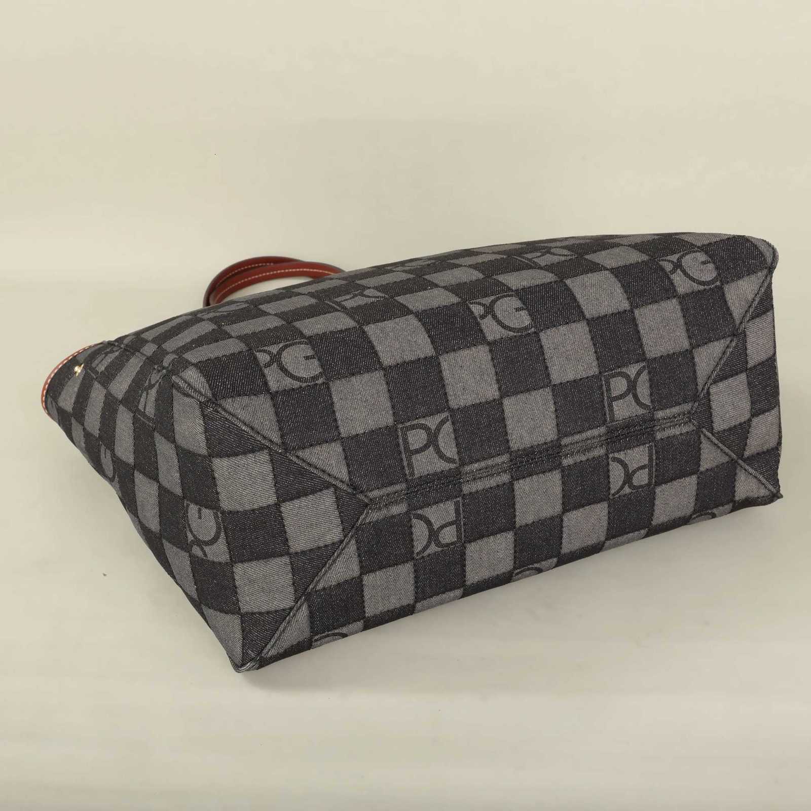 PG 2025 Luxury Brand Fashion Printed Womens Handbag Large Capacity Travel Commuting Multi functional Large Capacity Handbag W251031