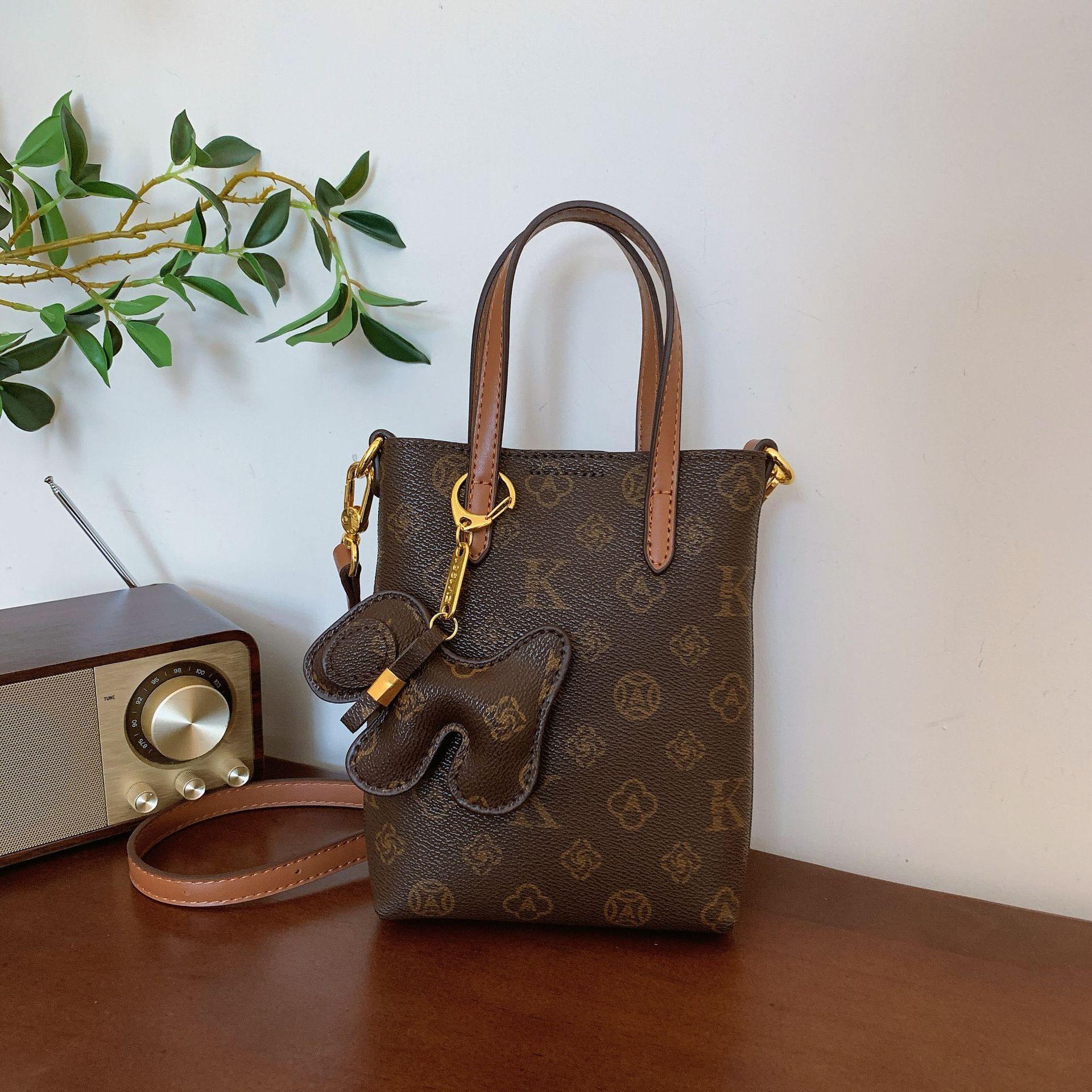 Luxury designer bag, designer crossbody bag, handbag, high quality, shoulder bag, hobo bag, purse, crossbody, designer, women's bag.