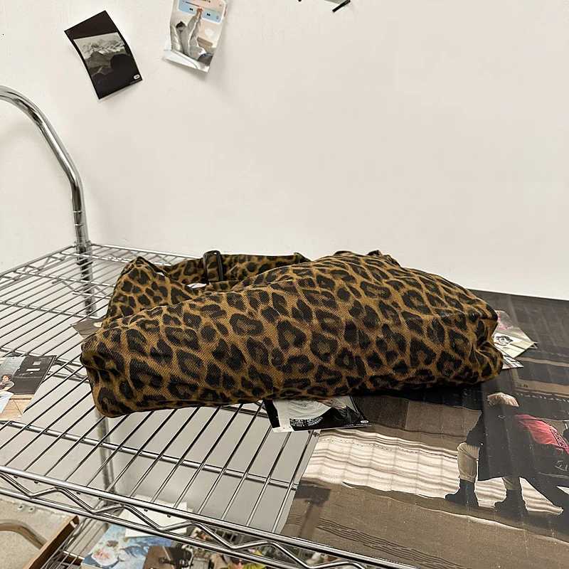Camouflage Canvas Shoulder Bags Women Large Capacity Leopard Crossbody Bags Unisex Cotton Packages Korea Style Casual Totes W251031