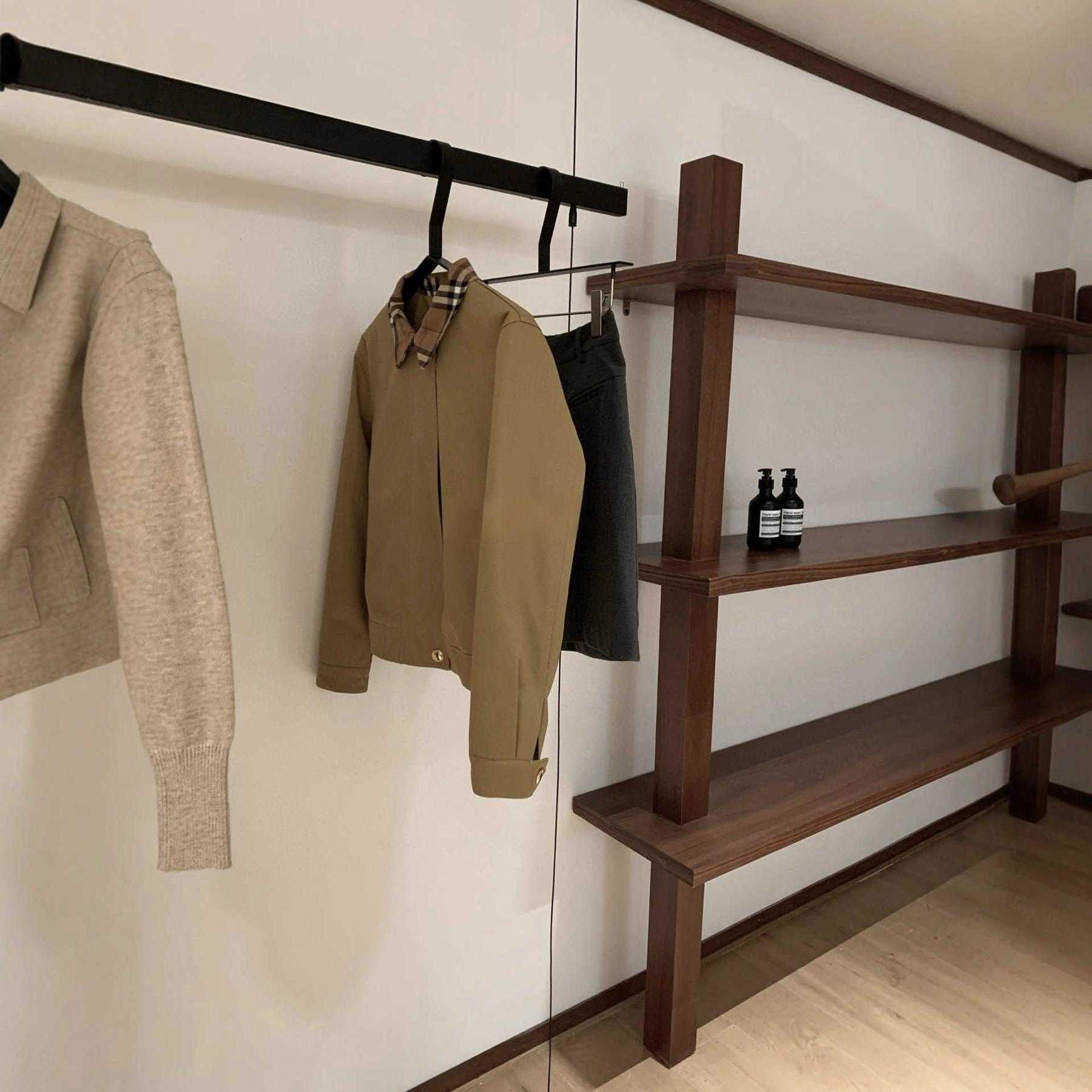 Chic Womens Lightweight Outerwear Modern Style with Stand-Up Lapel Designer