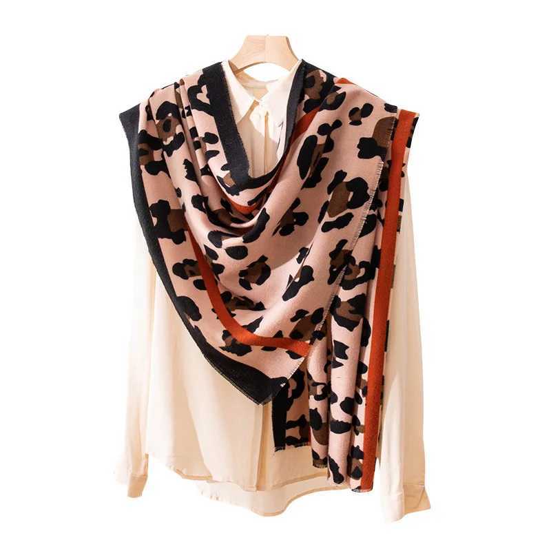 European and American Style Fashion Workplace Versatile Leopard Print Scarf Highend Luxury Long Scarf Autumn and Winter Shawl C251031