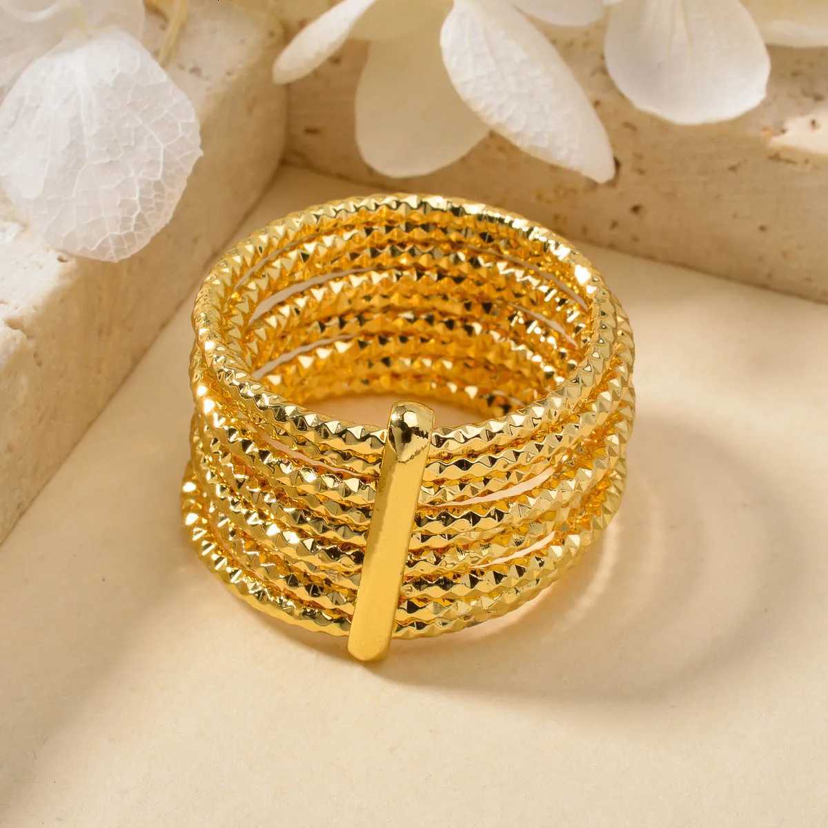 1PC Hot Selling Womens Ring Sparkling MultiLayer Circular Line Inlay Suitable for Wearing Jewelry Gifts Parties BanquetsXJ251031